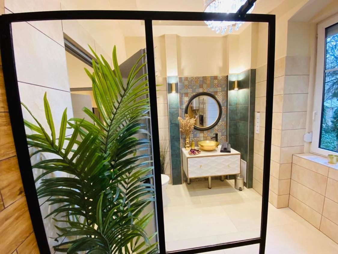 Delux Center -